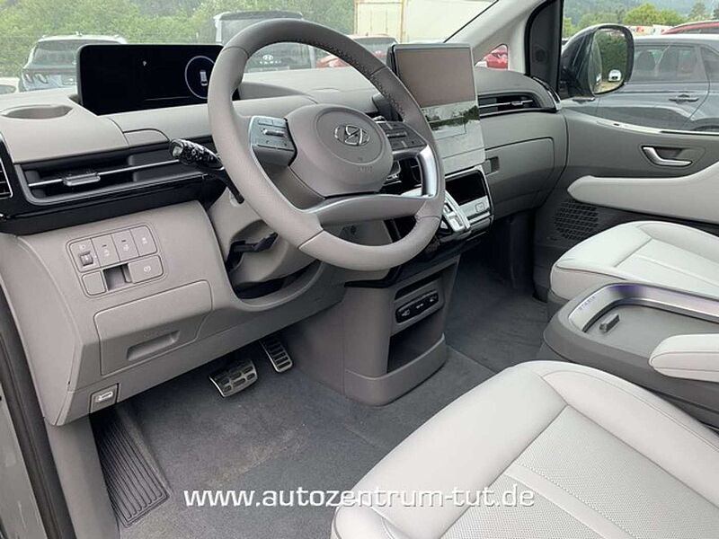 Hyundai STARIA 2.2 CRDi 8AT Signature 2WD