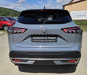 Nissan Qashqai 1.3 DIG-T Xtronic Tekna Dach schwarz