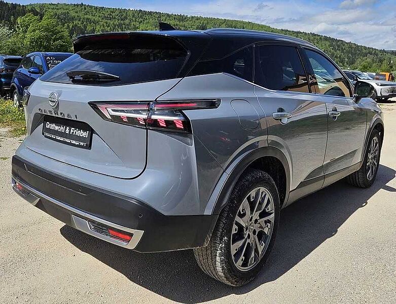 Nissan Qashqai 1.3 DIG-T Xtronic Tekna Dach schwarz