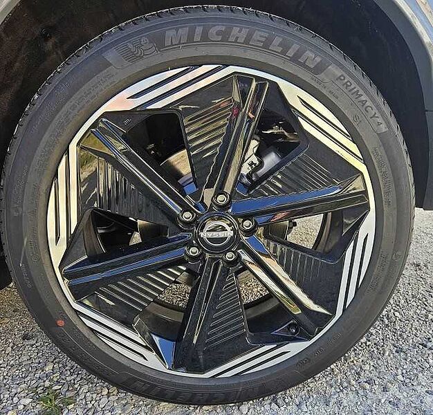 Nissan Qashqai MY24 DIG-T N-Design+Panoramaglasdach+BOS