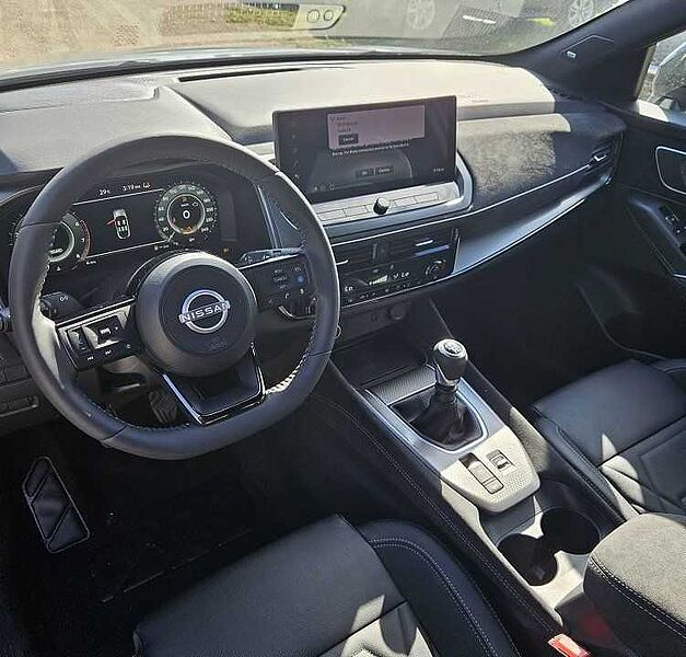 Nissan Qashqai MY24 DIG-T N-Design+Panoramaglasdach+BOS