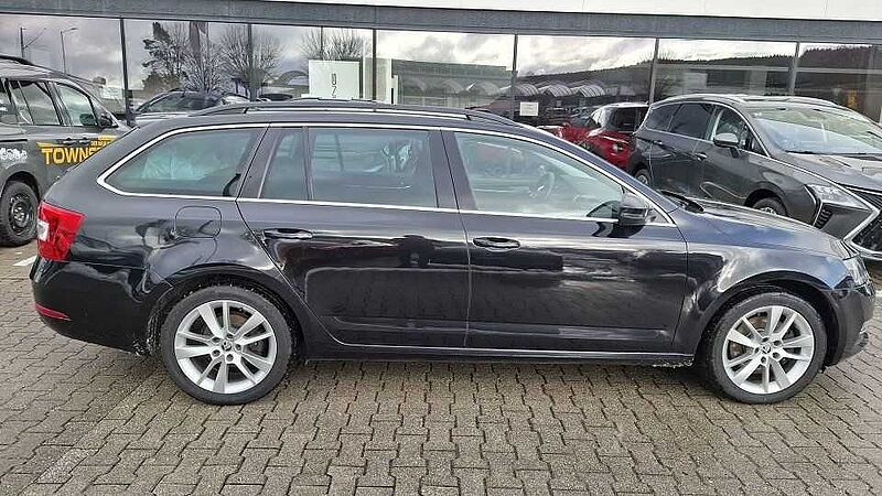 SKODA Octavia Combi 2.0 TSI DSG Style + AHK