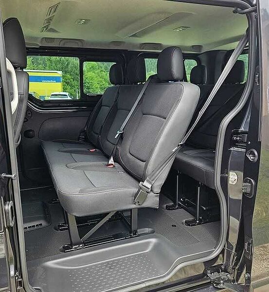 Nissan Primastar DCi150 8-Sitzer Tekna+Desgin+BES+AHK+W